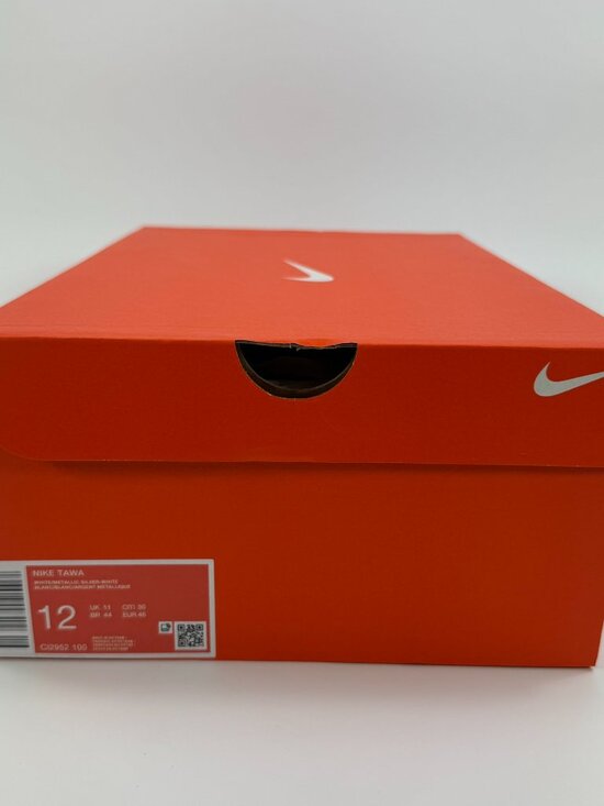 Athletic_Shoes